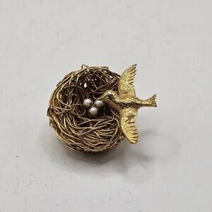 Vintage Jeanne Bird Birds Nest Eggs Brooch Pin Faux Pearls Signed Gold Tone
